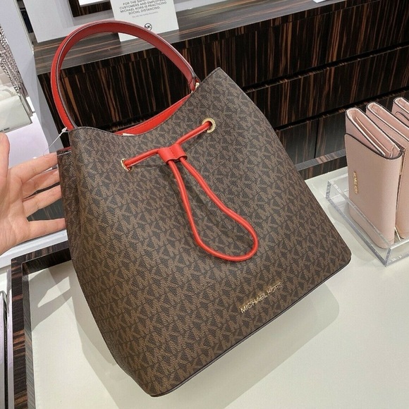 NWT Michael Kors Suri Large Logo Leather Bucket Crossbody Bag Multi Color - Picture 7 of 8